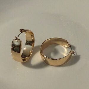Elegant Gold Hoop Earrings